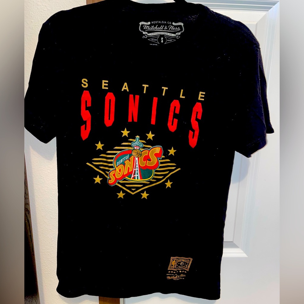 Vintage Seattle super sonics shirt 💛💚